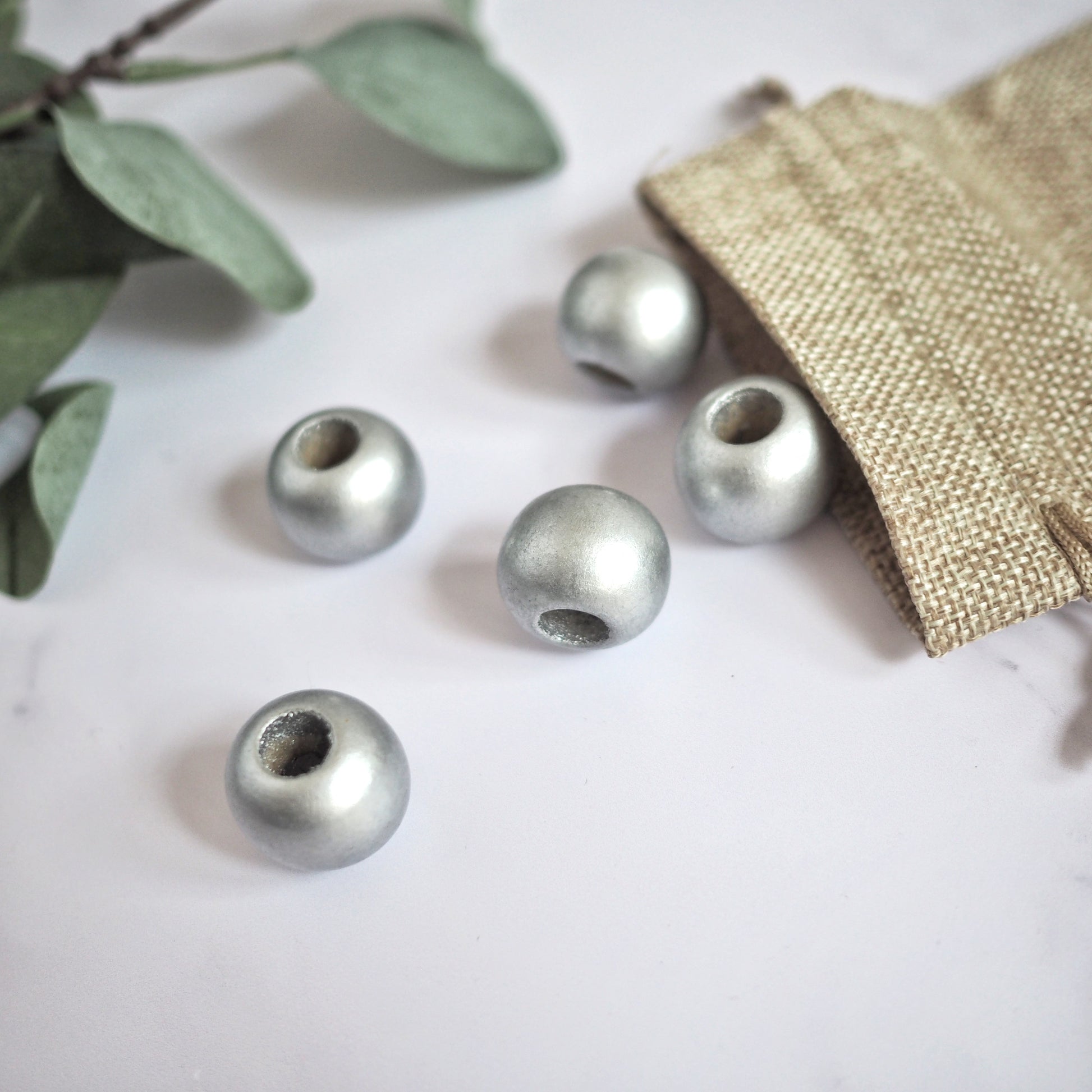 25mm Wooden Coloured Beads (Pack of 5) The Joyful Studio