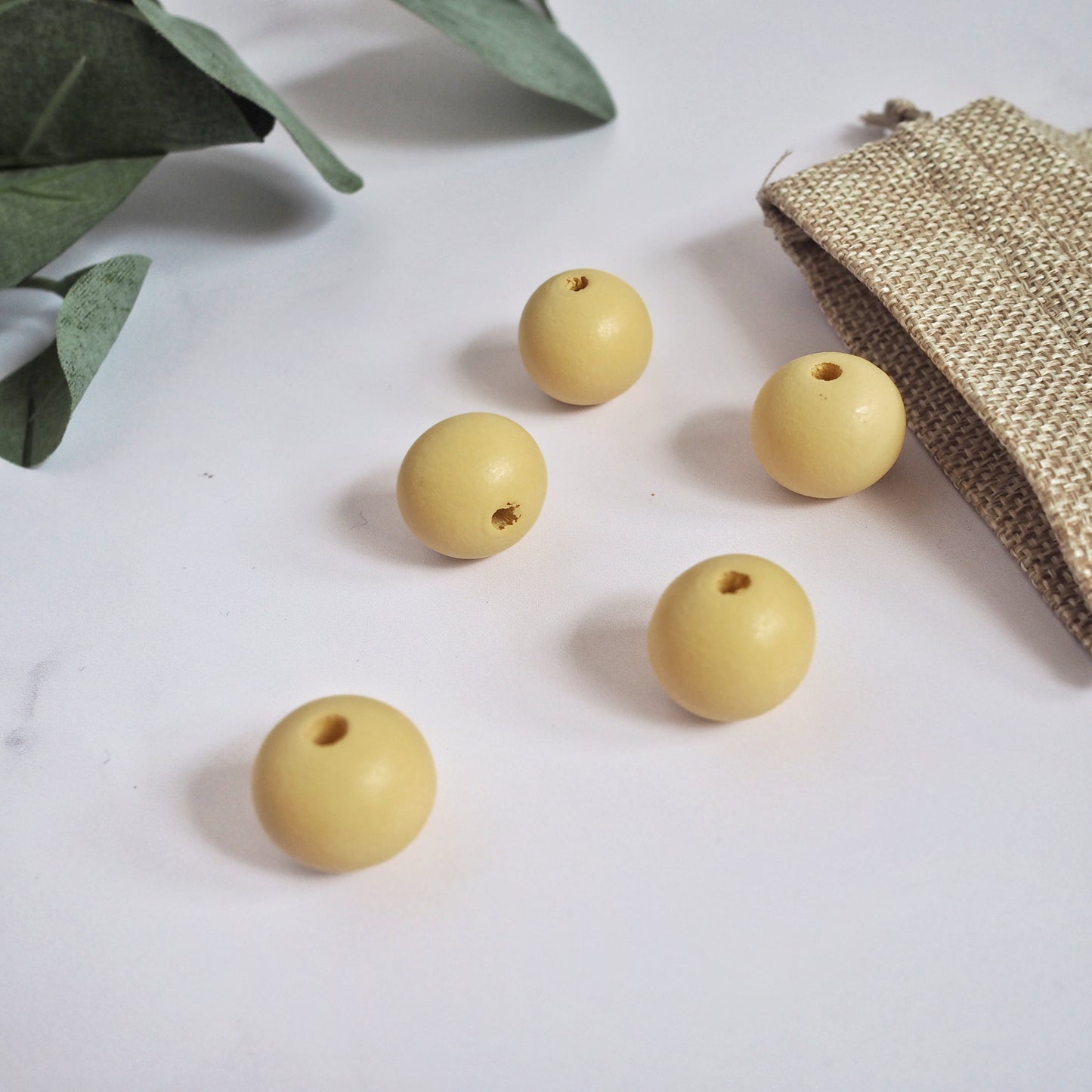 18mm Wooden Coloured Beads (Pack of 5) The Joyful Studio