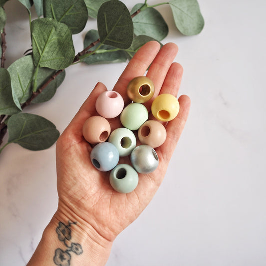 25mm Wooden Coloured Beads (Pack of 5) The Joyful Studio