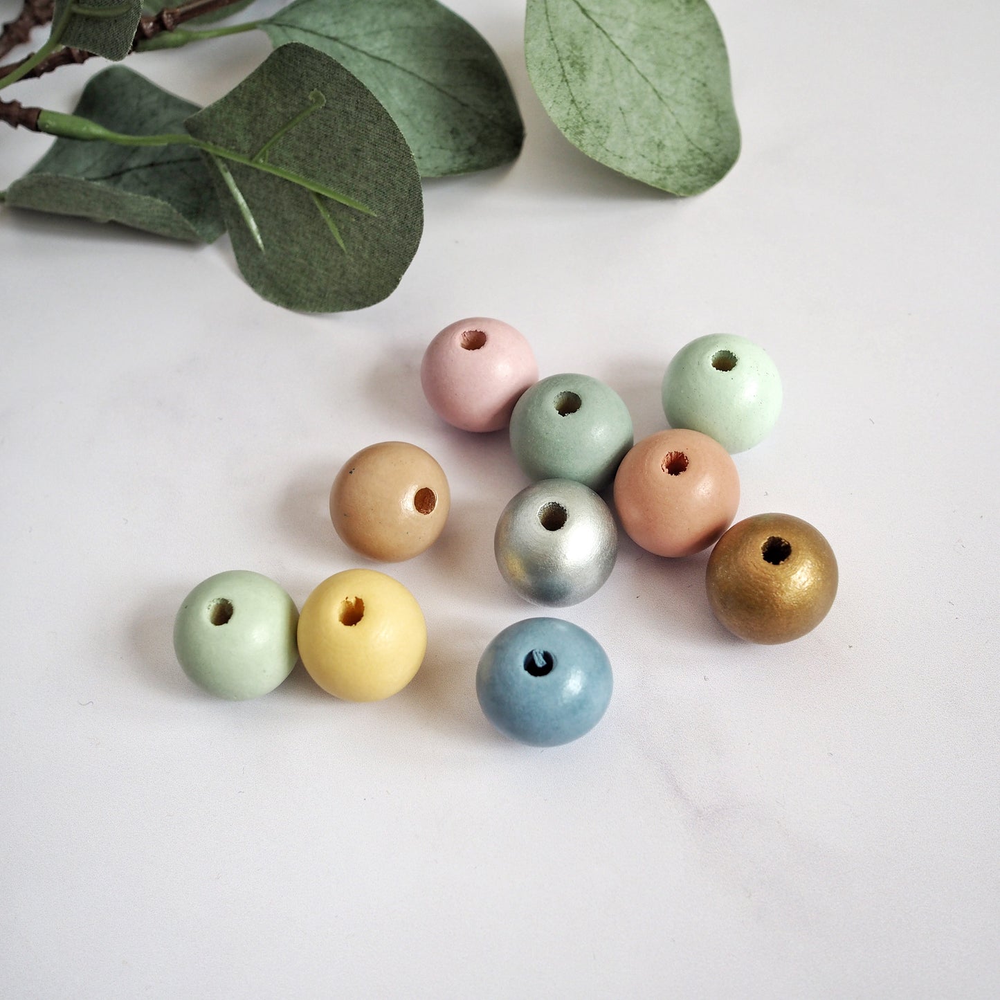 18mm Wooden Coloured Beads (Pack of 5) The Joyful Studio
