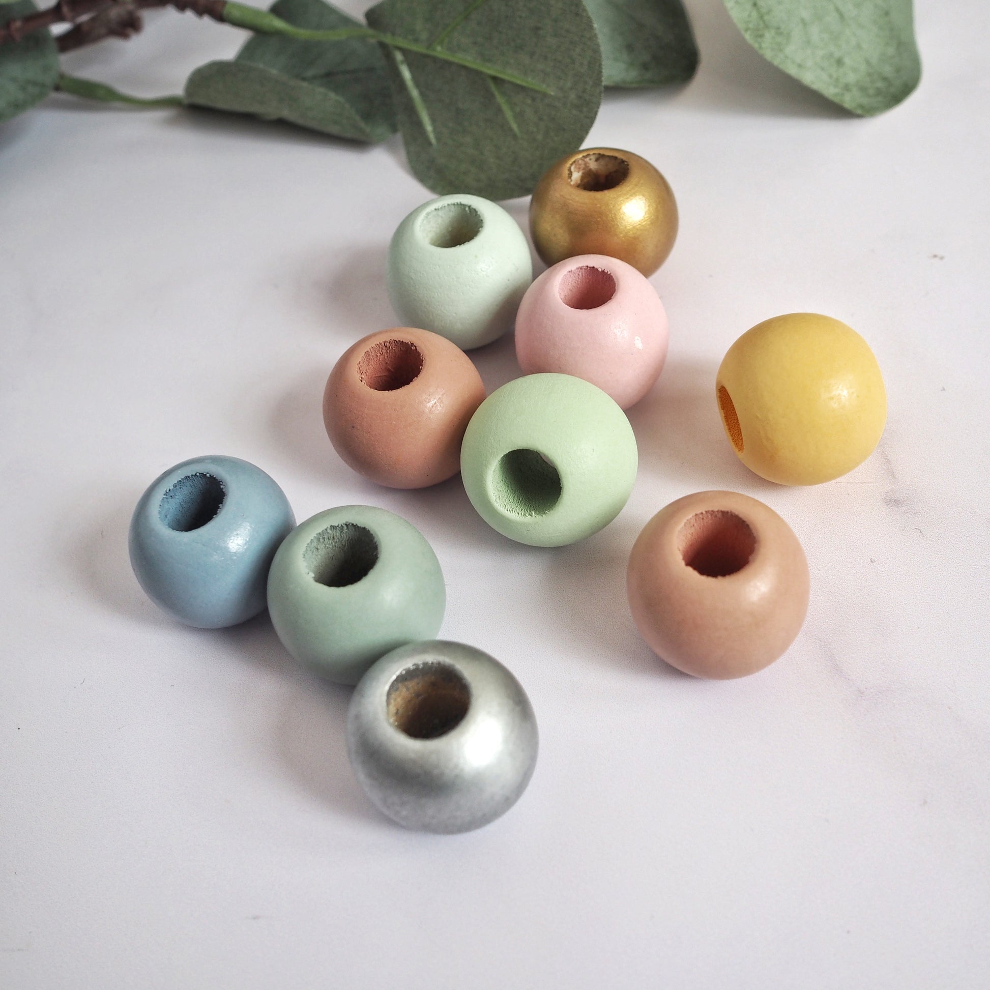 25mm Wooden Coloured Beads (Pack of 5) The Joyful Studio